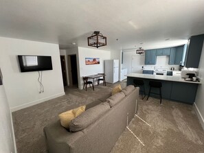 Suite, Non Smoking, Kitchen | Living area | Flat-screen TV