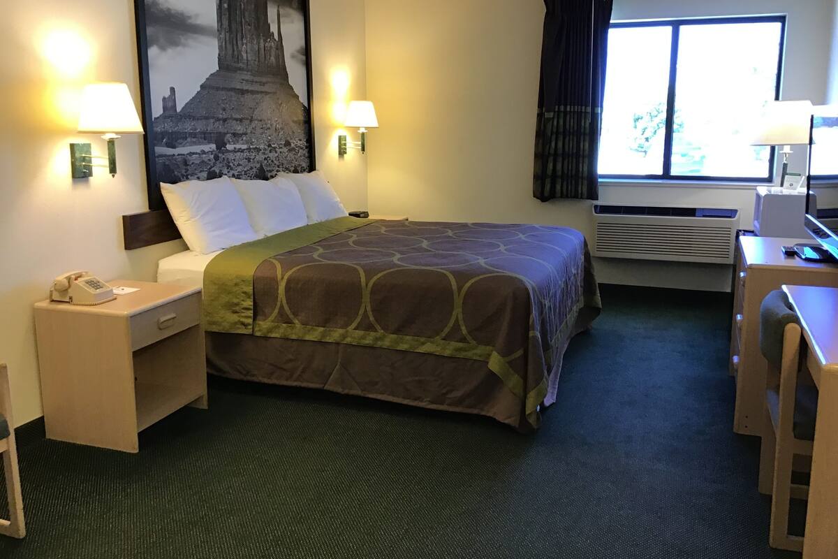 Desk, laptop workspace, iron/ironing board, free cribs/infant beds