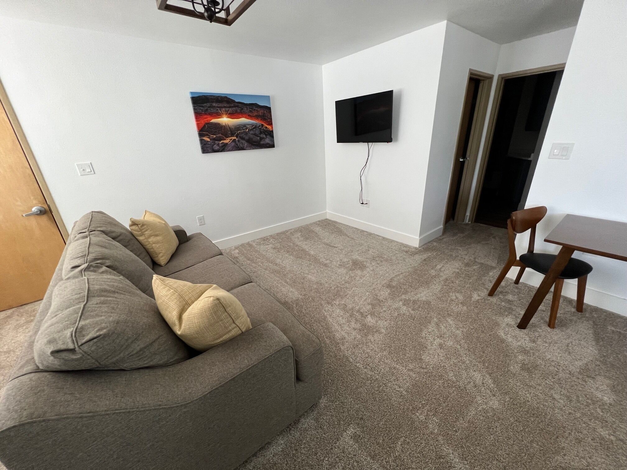 تلفزيون بشاشة مسطحة