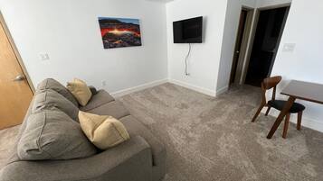 ุชููุฒููู ุจุดุงุดุฉ ู
ุณุทุญุฉ