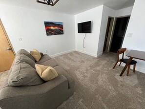 Flat-screen TV - Arch Canyon Inn (Blanding)