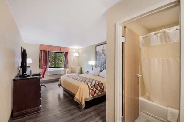 Escritorio, tabla de planchar con plancha, wifi gratis