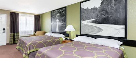 Rom – standard, 2 queensize-senger | Strykejern/-brett og barnesenger (inkludert)