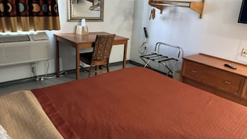 Room, 1 Queen Bed, Non Smoking (Accessible) | Desk, iron/ironing board, free WiFi, bed sheets