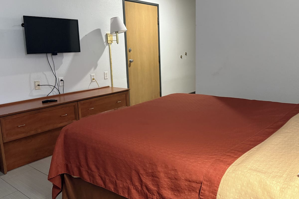 Rum - 1 queensize-säng - icke-rökare (Accessible) | Skrivbord, strykjärn/strykbräda, gratis wi-fi och sängkläder