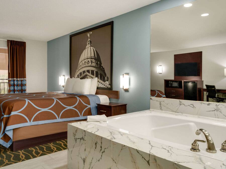 Escritorio, tabla de planchar con plancha y cunas