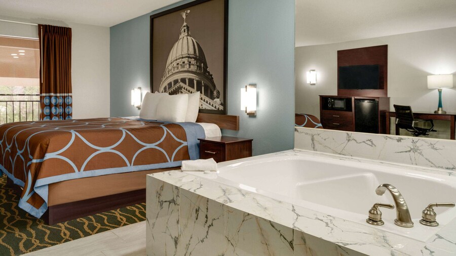 Super 8 by Wyndham Pearl/Jackson Airport