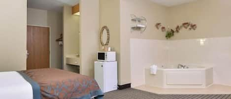 Standard Room, 1 King Bed, Non Smoking, Jetted Tub