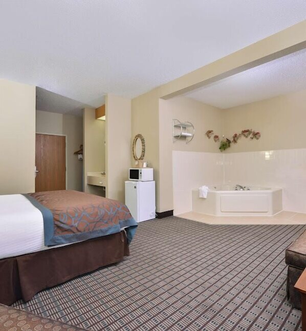 Standard Room, 1 King Bed, Non Smoking, Jetted Tub