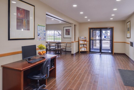 Lobby. Regency Inn Geneseo IL