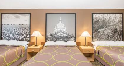 Super 8 by Wyndham Belleville