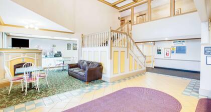 Super 8 By Wyndham Brooklyn