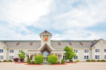 Super 8 By Wyndham Brooklyn