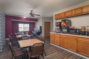 Free daily continental breakfast 