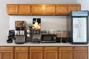 فطور أوروبي مجانًا يوميًا