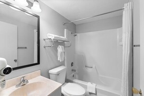 Desk, iron/ironing board, free cribs/infant beds, free WiFi - Sauk River Inn & Suites, a Travelodge by Wyndham (Sauk Centre)