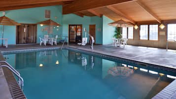 Indoor pool, pool loungers