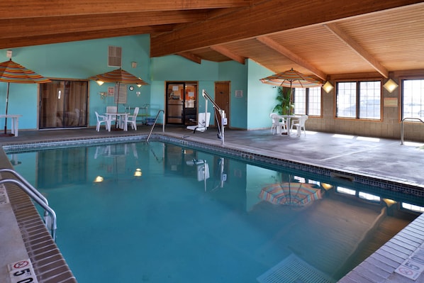 Indoor pool, pool loungers