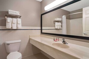 Ducha y bañera combinadas y artículos de higiene personal gratuitos