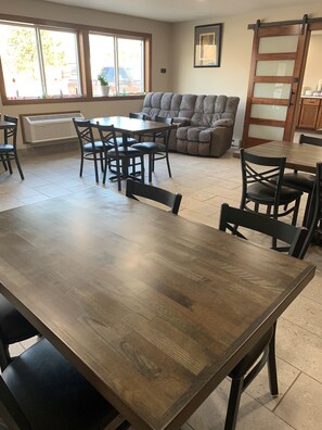 Free continental breakfast 