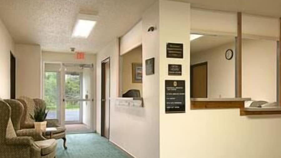 Super 8 by Wyndham Phillips