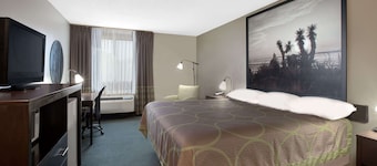 Super 8 by Wyndham Victoria/North/Mall Area