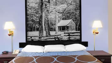Standard Room, 1 King Bed | Desk, blackout drapes, iron/ironing board, free WiFi