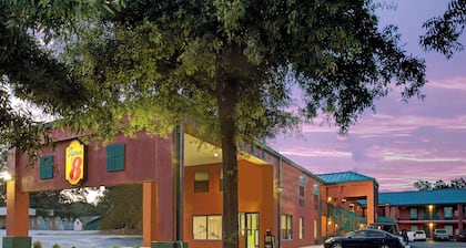 Super 8 by Wyndham Gainesville