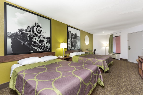 Desk, blackout drapes, iron/ironing board, cribs/infant beds - Super 8 by Wyndham Gainesville (Gainesville)