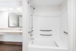 Kostenlose Toilettenartikel, Haartrockner, Handtücher, Seife