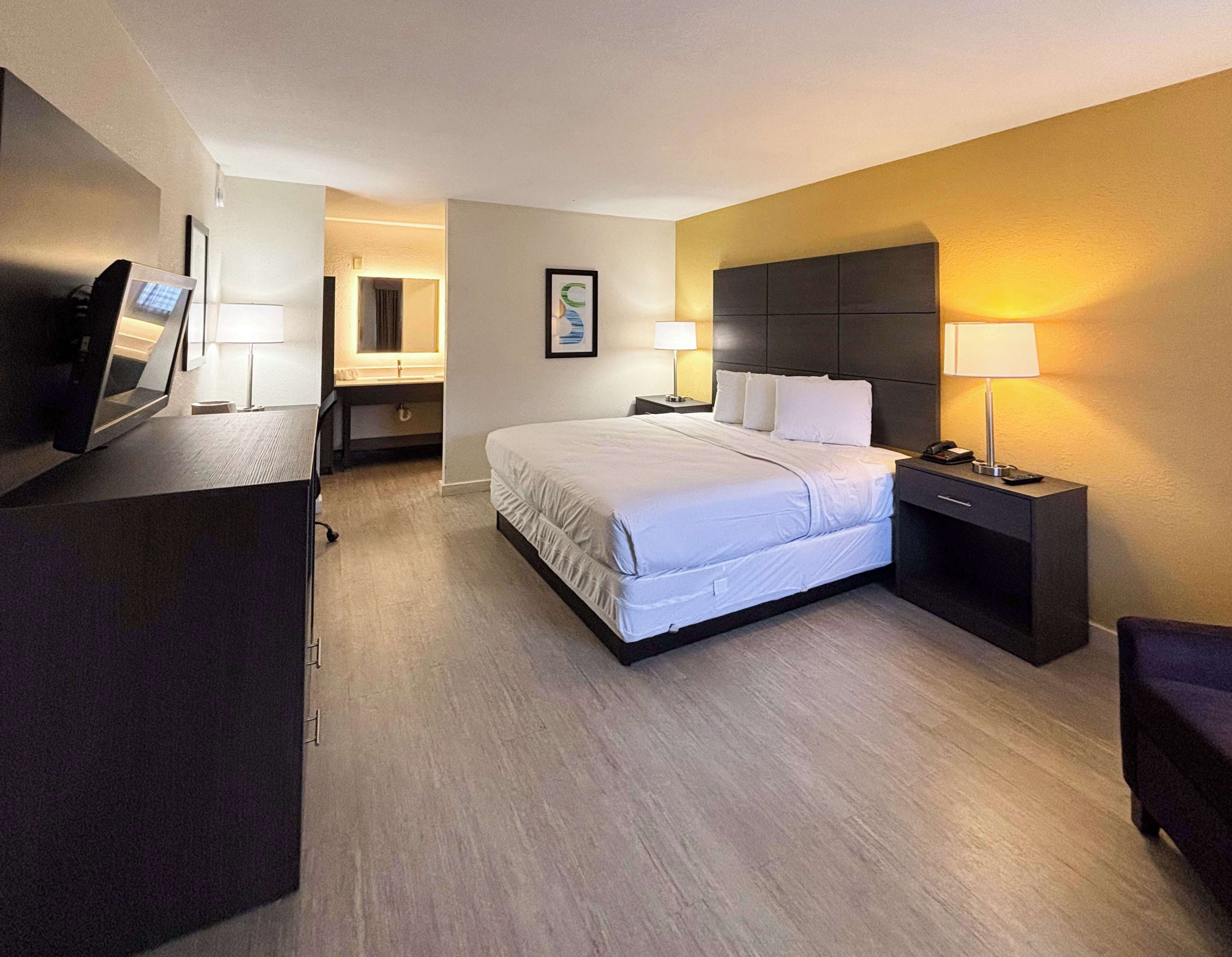 Free WiFi, bed sheets, alarm clocks