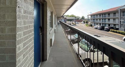 Motel 6 Charlotte, NC - Northlake