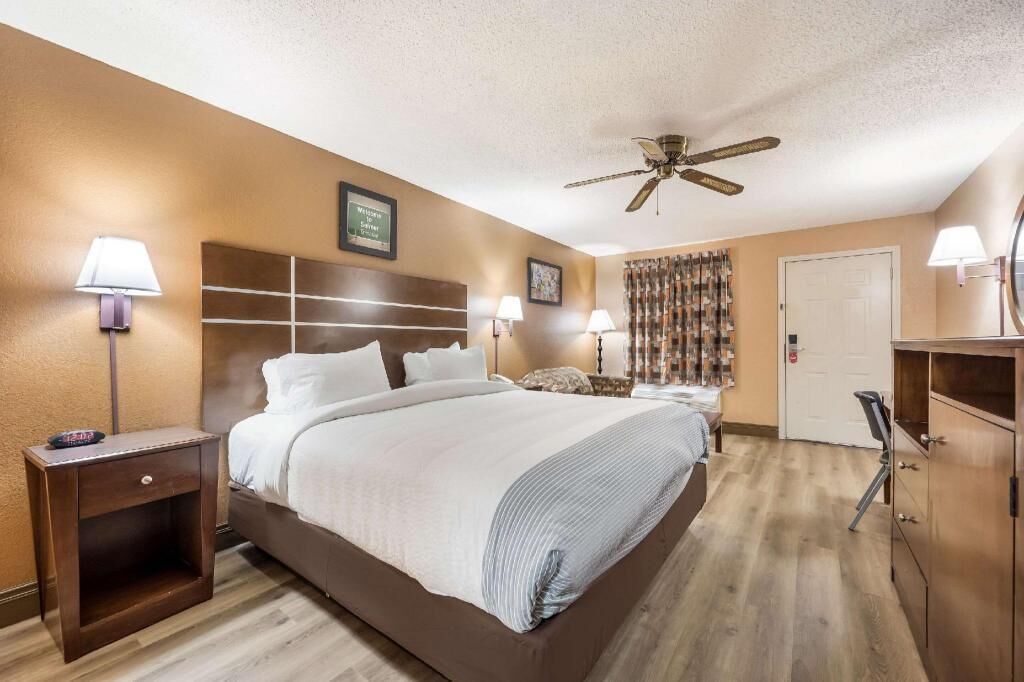 1 chambre, literie de qualité supérieure, surmatelas, bureau
