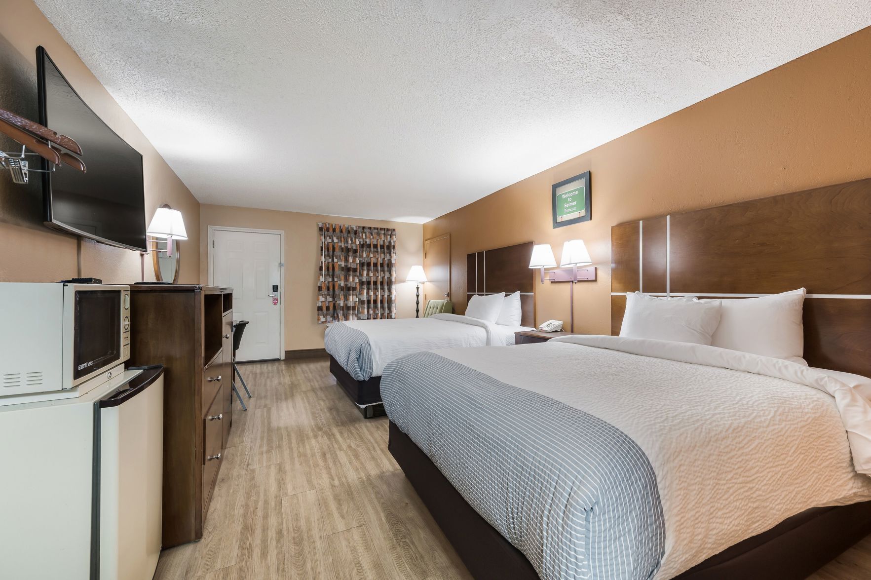 1 sovrum, sängtillbehör av högsta kvalitet, bäddmadrasser och skrivbord