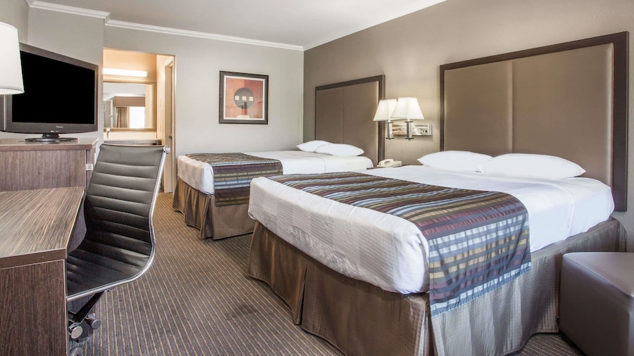 Super 8 by Wyndham Mountain View