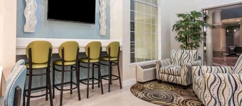 Super 8 by Wyndham Mountain View