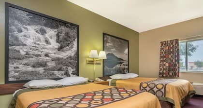 Super 8 by Wyndham Beresford