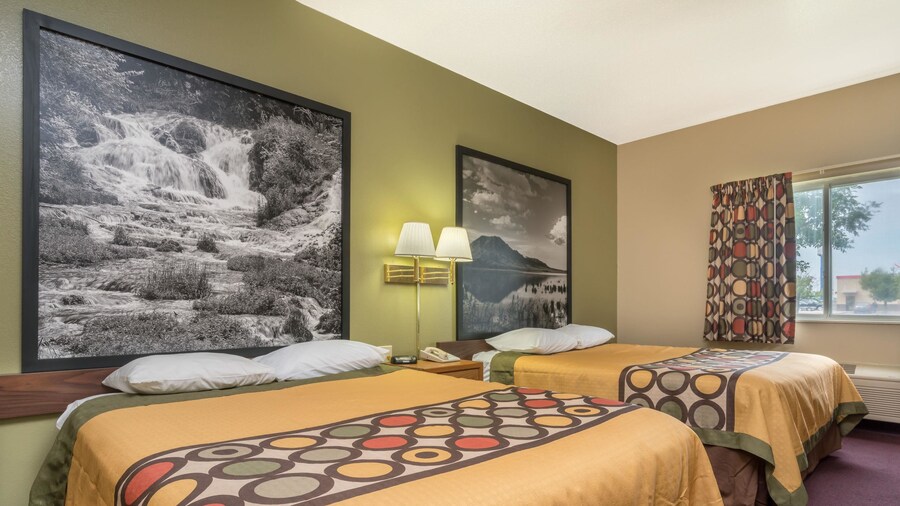 Super 8 by Wyndham Beresford