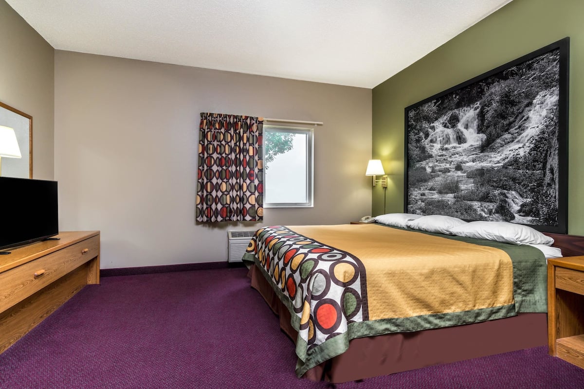 1 bedroom, desk, free WiFi, bed sheets