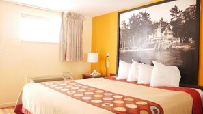 Standard Room, 1 King Bed | In-room safe, desk, laptop workspace, iron/ironing board