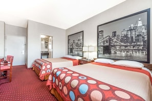 Een kluis op de kamer, een bureau, een laptopwerkplek