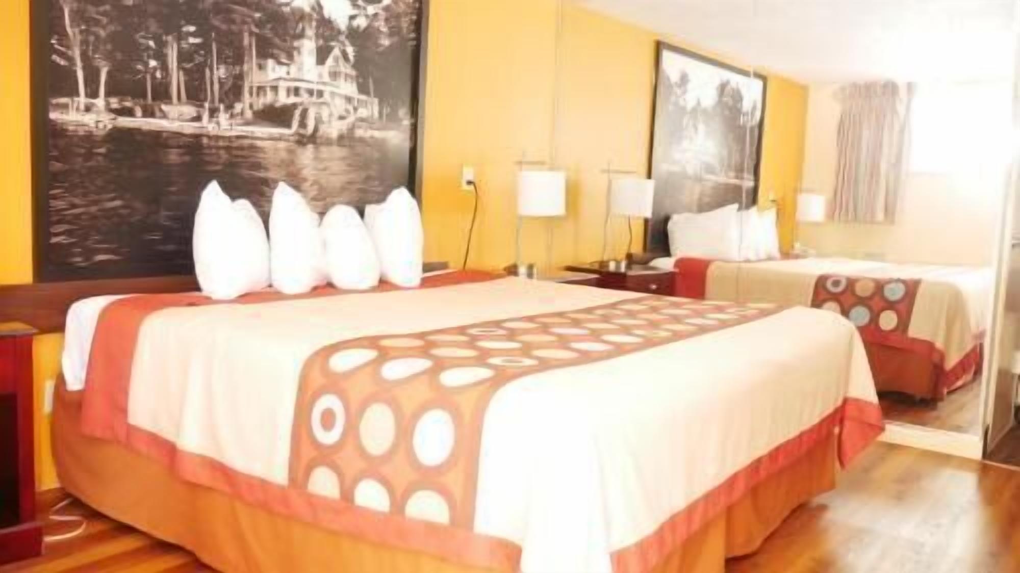 In-room safe, desk, laptop workspace, iron/ironing board