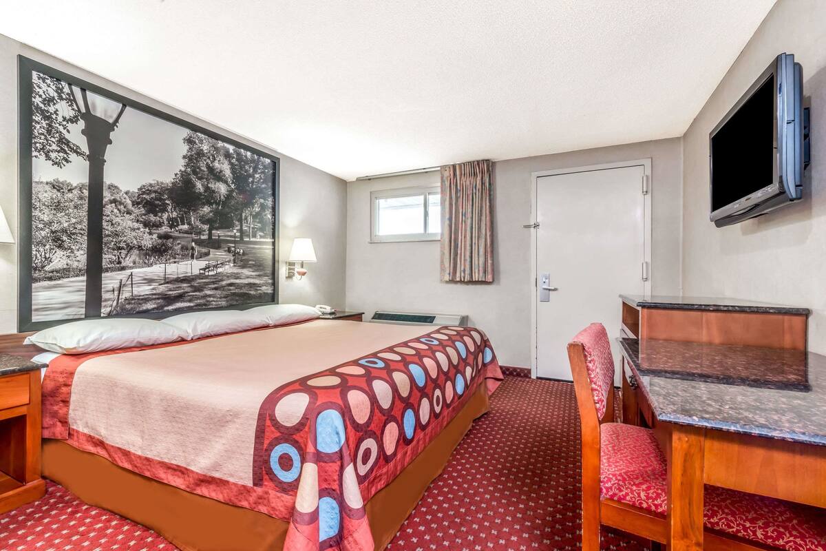 In-room safe, desk, laptop workspace, iron/ironing board