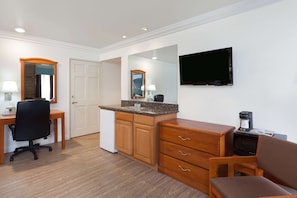 Desk, iron/ironing board, rollaway beds, free WiFi