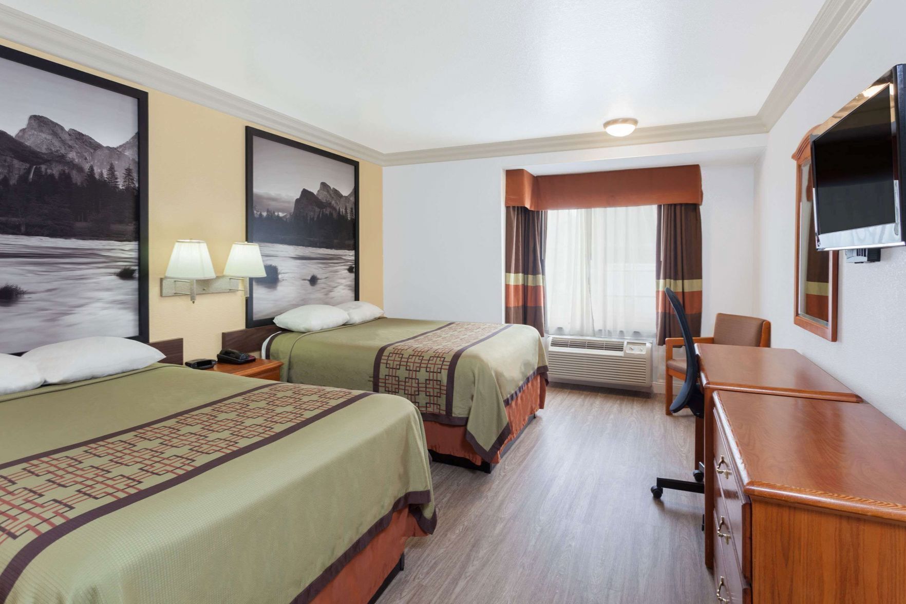 Desk, iron/ironing board, rollaway beds, free WiFi