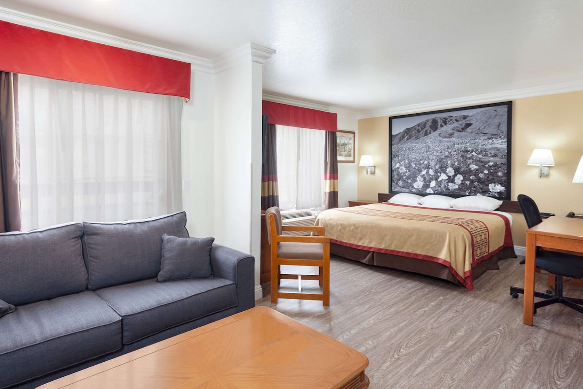 Deluxe Room, 1 King Bed, Refrigerator | Desk, iron/ironing board, rollaway beds, free WiFi