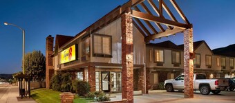 Super 8 by Wyndham Santa Clarita/Valencia
