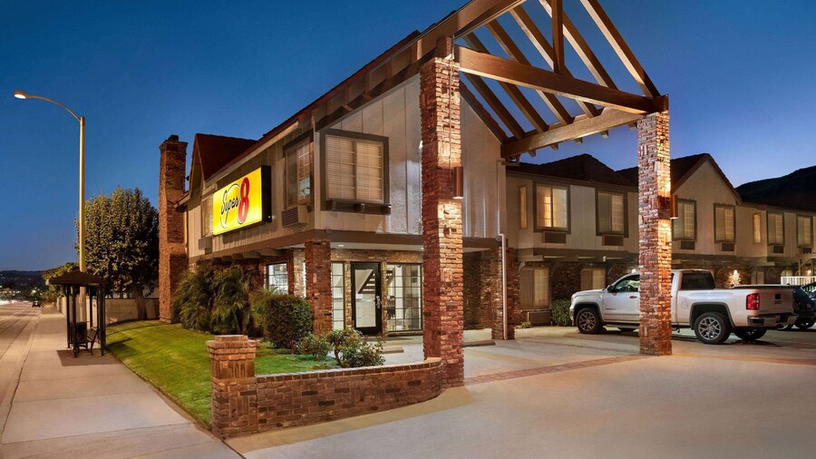 Super 8 by Wyndham Santa Clarita/Valencia