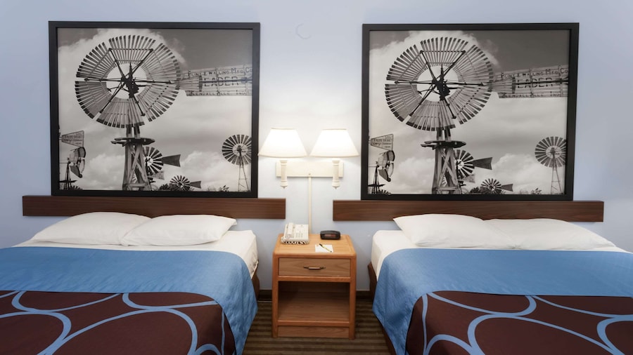 Super 8 by Wyndham Huntington