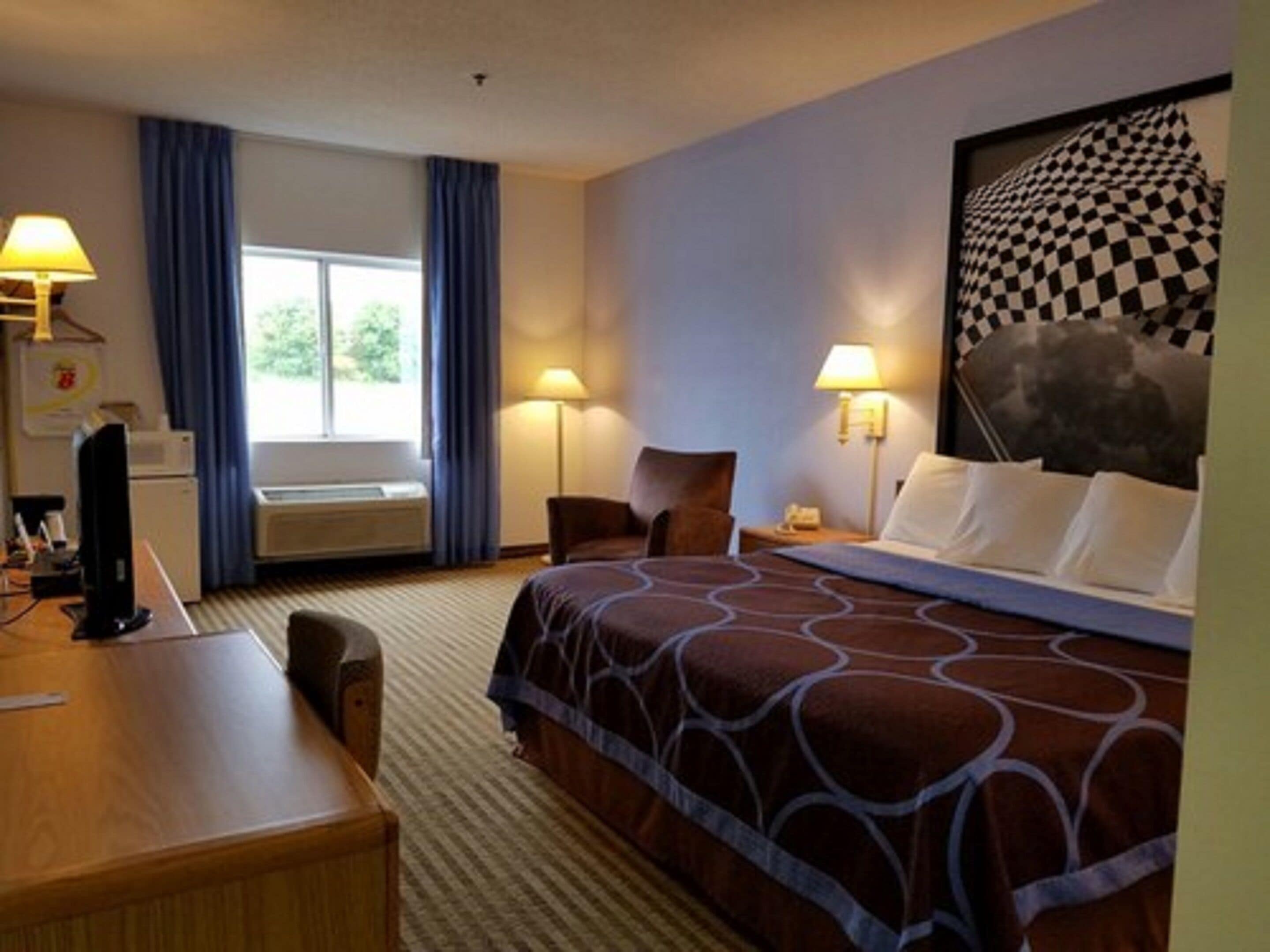 Chambre Standard, 1 très grand lit | Bureau, espace de travail pour ordinateur portable, rideaux occultants